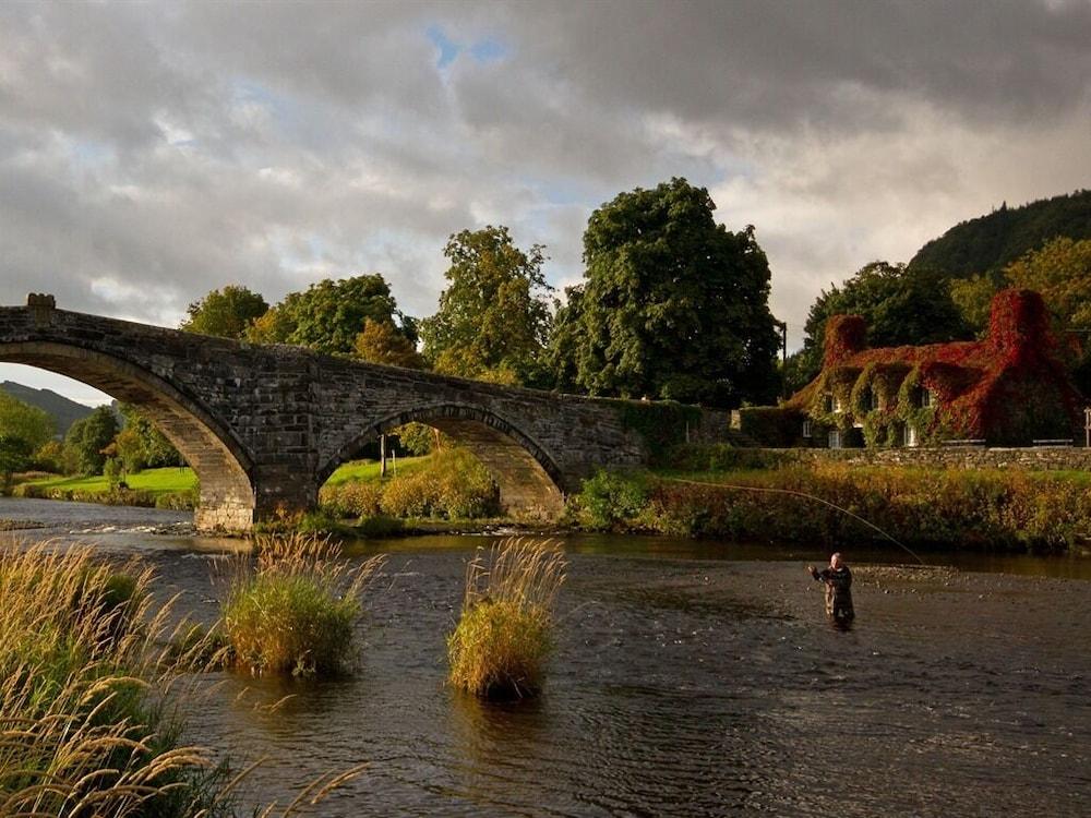 The Eagles Hotel Llanrwst Εξωτερικό φωτογραφία